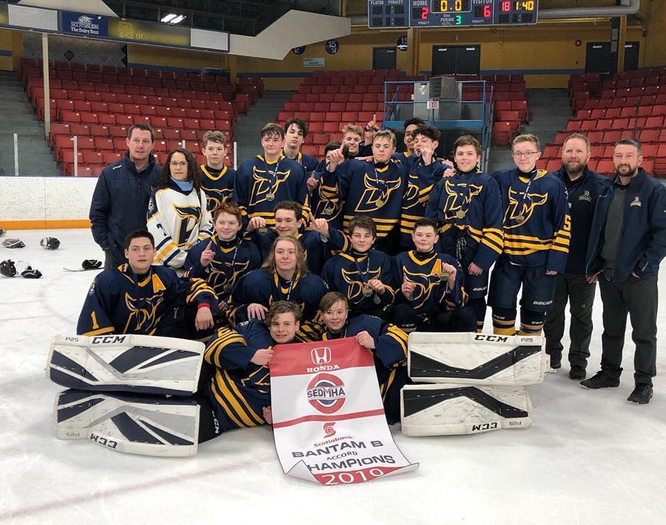 dwmhamarketing's tweet photo. Congratulations to Dartmouth Whalers Bantam B team who won Gold today in the #SEDMHA accord finals today.  Way to go boys! #WhalersProud #BantamB #Accord #Gold https://t.co/NwuOCgEM2y