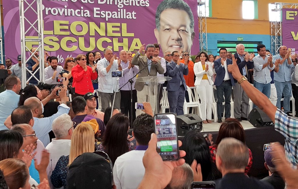 FuerzaCulturalF's tweet photo. "Como ya lo sabíamos, en la Provincia Espaillat (#Moca), queda sellado el triunfo en Primera Vuelta. ¡No hay marcha atrás!" @LeonelFernandez #LeonelEscuchaEspaillat #LineaFirmeRD #LineaFirme https://t.co/Z8UmXJ64HN