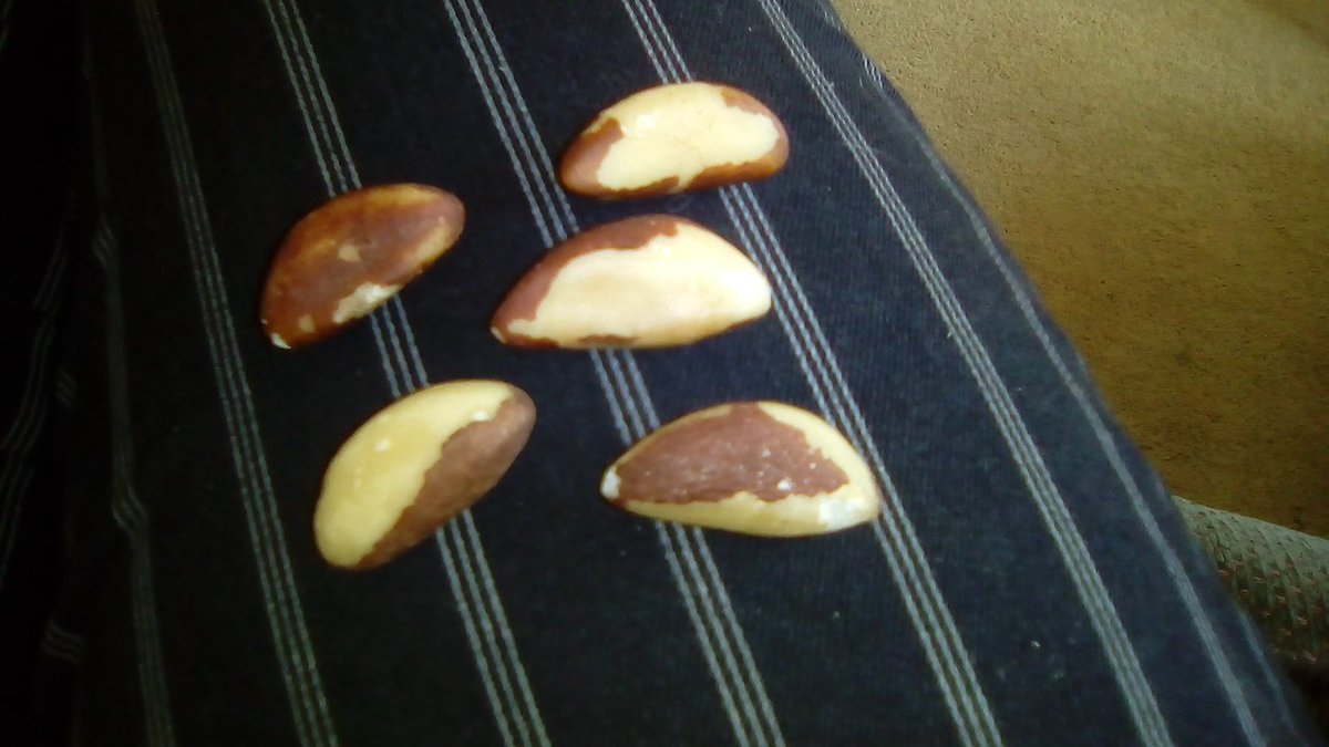 HRPickle's tweet photo. Look. A little pod of Orcas. #bitbored. https://t.co/MwXmNh8yvV