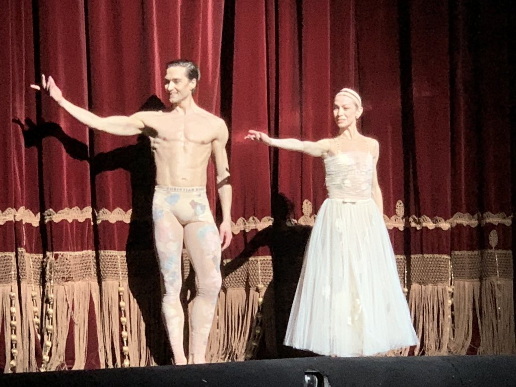 paolopicone70's tweet photo. #SerataPhilipGlass
Grande poesia di #NuitBlanche, creazione di @SebastienBertau per una grandissima #EleonoraAbbagnato e @FriedemannDance con i costumi di #MariaGraziaChiuri @Dior
#operaroma #Dioroperarome https://t.co/OfZI7dxAPk