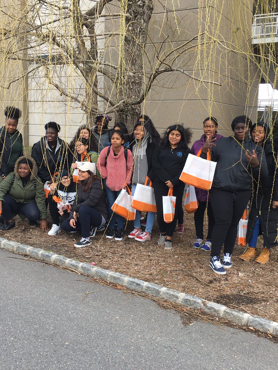 wrightm_a's tweet image. Dream9 @ Princeton University, ‘Young Women’s Conference’. There is nothing like 1st hand experience and exposure, to what furthering your education is all about. @APSuperGray @Asbury_ParkSD @sunshine1018 @AThomas127 @KroposkyJanice @Itsjustneicy