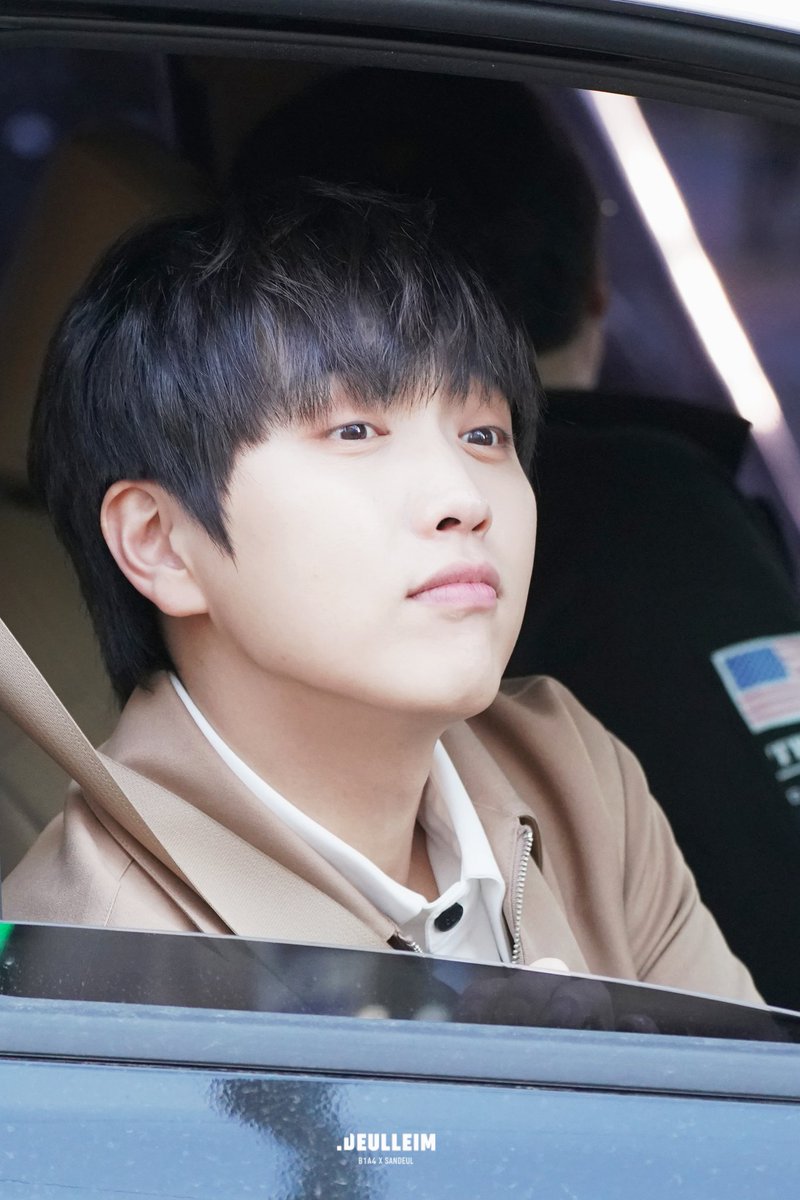 deulleim_com's tweet photo. 190331 D+B1A4 시사회 퇴근
- 멍뭉이 집에 가니..?
#B1A4 #산들 #삼돌 #Sandeul https://t.co/k92TlnJVnu