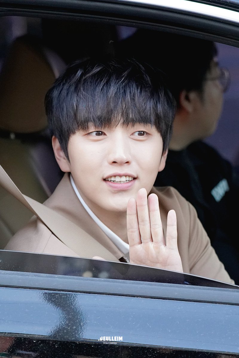 deulleim_com's tweet photo. 190331 D+B1A4 시사회 퇴근
- 오늘도 고생했어🌸 남은 주말 잘보내❤
#B1A4 #산들 #삼돌 #Sandeul https://t.co/tYqdBOMvzH
