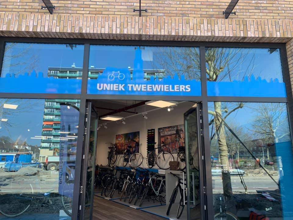 vormvastgoed's tweet photo. De #herontwikkeling van #DeGaard is in volle vaart. Na de eerdere heropening van de Albert Heijn, opent dit weekend fietsspecialist Tweewielers haar deuren in het winkelcentrum in #Utrecht. Aanstaand weekend staat tevens de opening van kaas- en notenboer Alexanderhoeve gepland. https://t.co/4KDnpsghmw