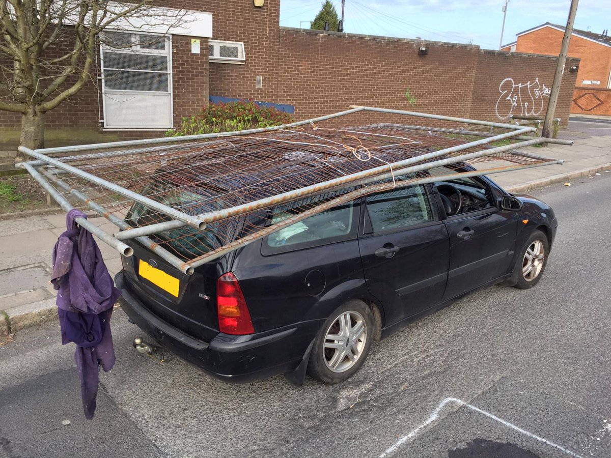 MerPolTraffic's tweet image. This driver thought this load was secure on their vehicle. #ItsNotOk #InsecureLoad #reported. The vehicle also had a number of defects and was #prohibited. #Synd1