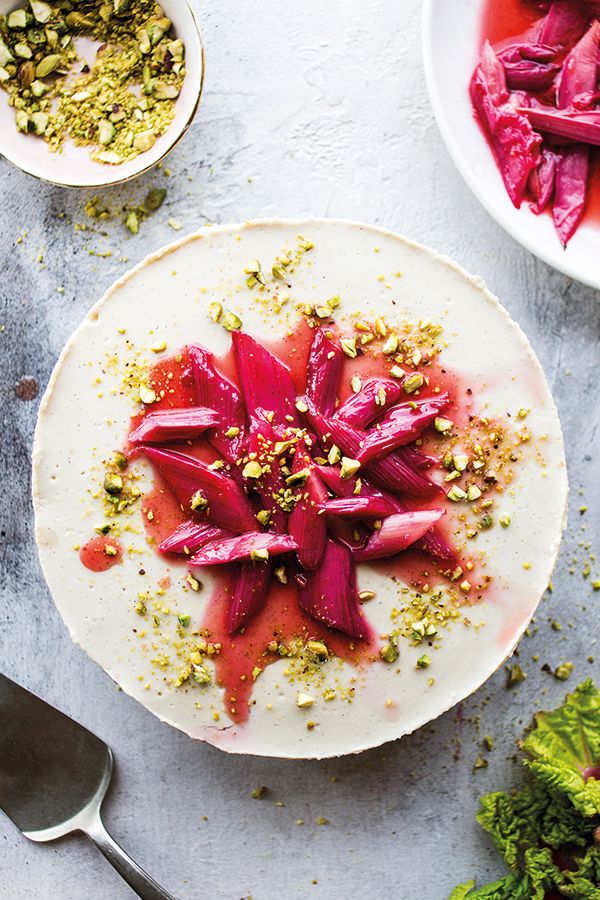 Mollie_Magazine's tweet photo. It's the last day of #worldcraftweek and today's prompt is all about food 💫 In issue 104 the fab @lazycatkitchen has provided us with a heavenly vegan cheesecake recipes 😍 The perfect #MothersDay bake 💐 #makeitmindful #makeitdelicious https://t.co/HyUti9TZd2 https://t.co/2AiDqk3pU8