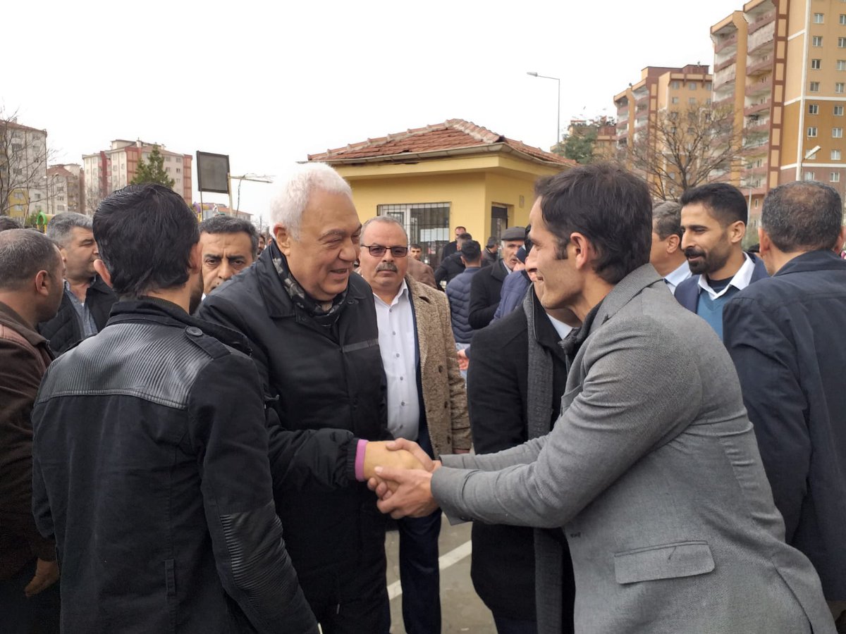 Seyrantepe Mahallesinde bulunan Edebali İlkokulunu ziyaret ederek oy kullanmaya gelen vatandaşlarımız ile sohbet ettik.#şehrinesahipçık #4mevsimgaziantep #gaziantep #gaziantepbelediyesi #dsp #demokratiksolparti #kadın #genç #çocuk #yaşlı #engelli #vatandaş #bahar #gaziantepspor