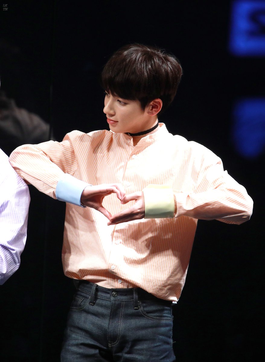 liketaehyun's tweet photo. 20193003 팬싸

태현이에게 하트 보내는 중~~~~~~~~

#TOMORROWXTOGETHER #TAEHYUN #태현 #투모로우바이투게더 @TXT_members https://t.co/84fOxS15Bh