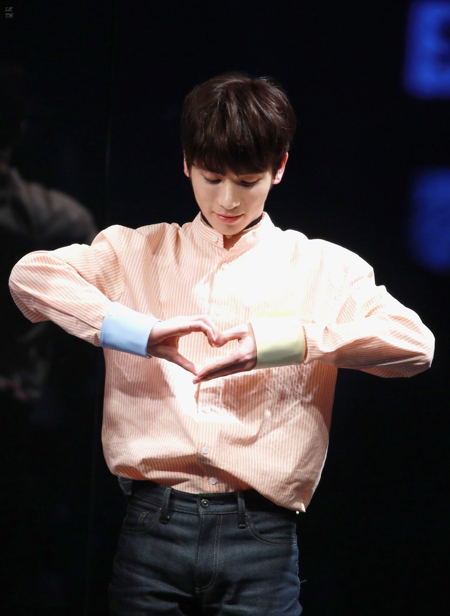 liketaehyun's tweet photo. 20193003 팬싸

태현이에게 하트 보내는 중~~~~~~~~

#TOMORROWXTOGETHER #TAEHYUN #태현 #투모로우바이투게더 @TXT_members https://t.co/84fOxS15Bh