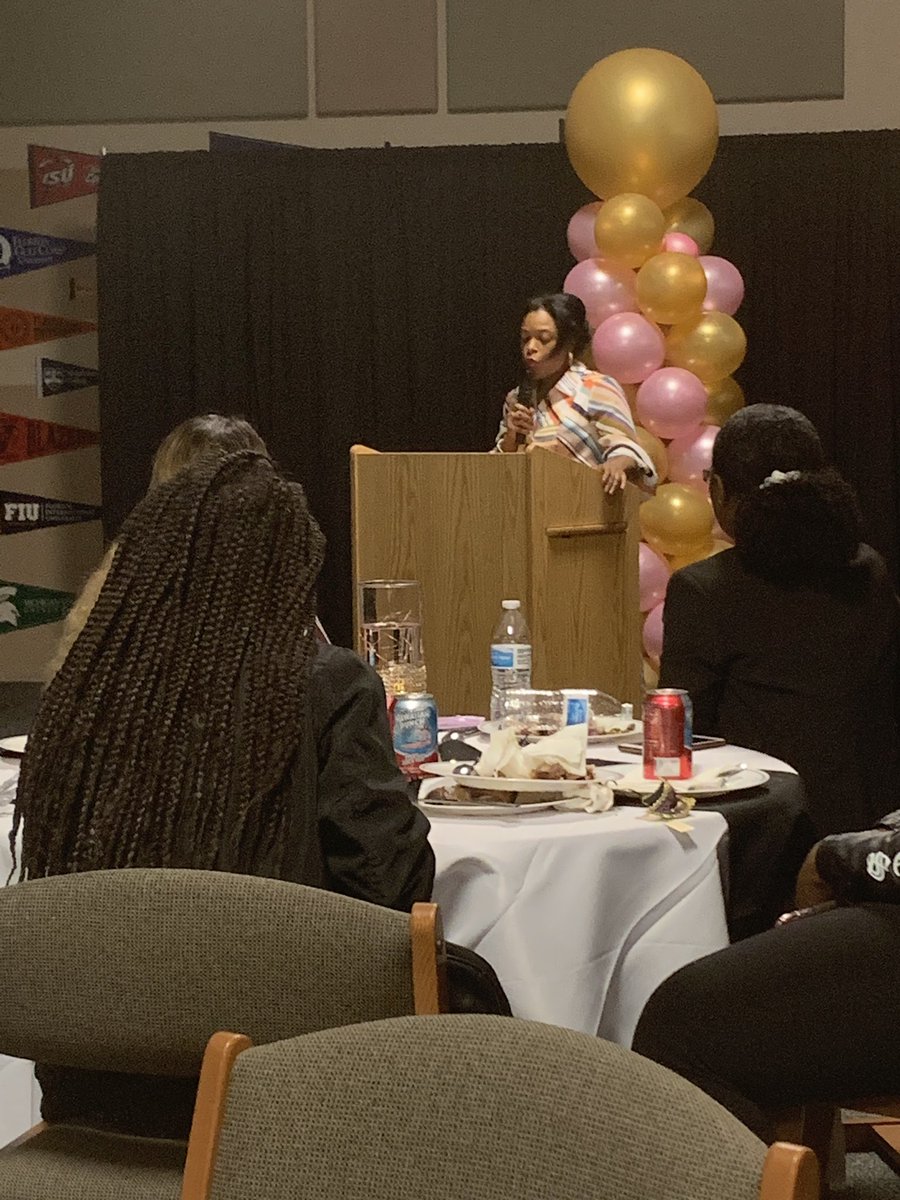OcoeeKnights's tweet photo. An evening of elegance, inspiration, and sisterhood at the 2nd annual Soirée-“Unmasking Your Inner Beauty”-sponsored by the OHS Diverse Leading Ladies. Special thanks to our guest speaker, Denise Hendricks , TV Senior Producer @ HLN Morning Express w/Robin Meade. https://t.co/T3u5yqIHEt