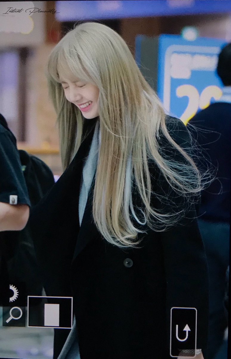 ierphanie's tweet photo. Ngetik cuma kepo sama emojinya 😂
#AISXLISA https://t.co/LLE601D03M