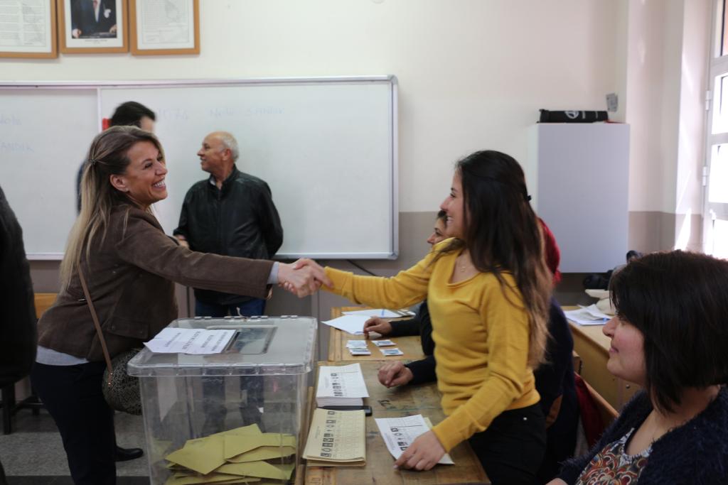 MacAyda's tweet photo. Bahçelievler Mahallemizdeki Karşıyaka Lisesi ve Karşıyaka İmam-Hatip Ortaokulu’nu ziyaret ettik. Her şey yolunda 👍🏼 https://t.co/HdQcztukVJ