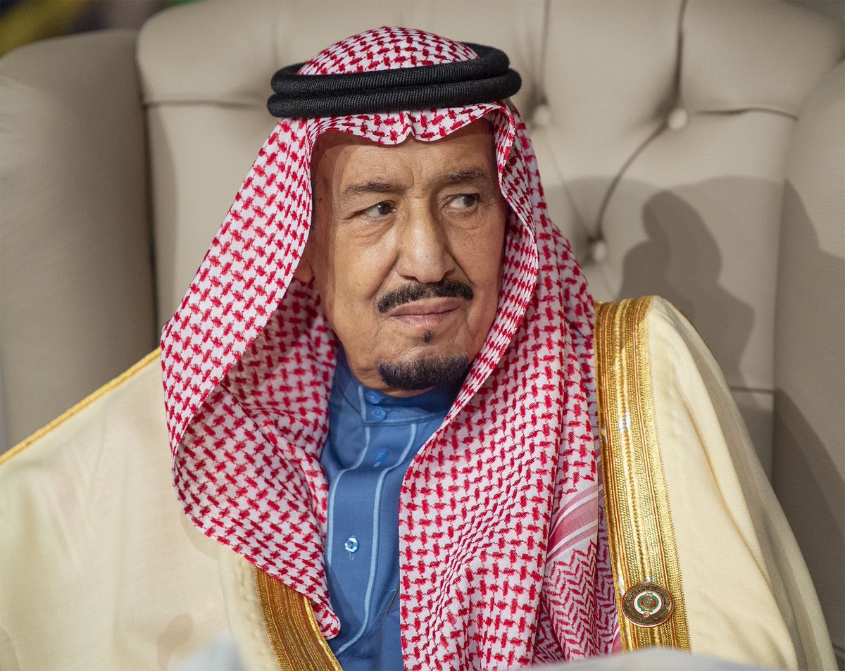 Alshaikh2's tweet photo. نظرة واحدة من #خادم_الحرمين_الشريفين #الملك_سلمان_في_قمة_تونس جعلت #تميم_يهرب_من_قمه_تونس . https://t.co/vGFzhFCZNF