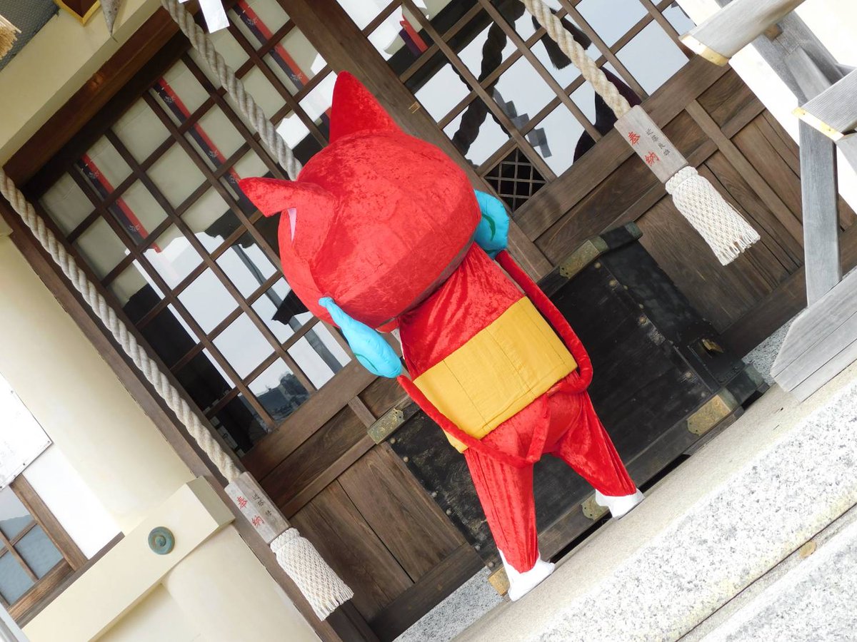 Team 東郷乱舞 こどもの日ｓｐ５月５日中止決定 白鳥神社で参拝するジバニャン 成仏しちゃうんじゃない と周りが心配したのはここだけの話 だってジバニャン地縛霊 このキュートな後ろ姿を見て カメラマン Masaki Ikenaga 東郷乱舞 桜撮影会