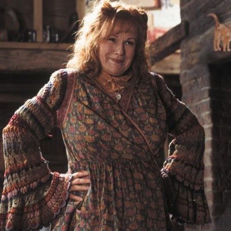 WaterstonesWest's tweet photo. ‘I see a light in the kitchen. Let us not deprive Molly any longer of the chance to deplore how thin you are.’ To the greatest #Mother in all of #fiction, she was/is a mother to everyone who needed one. We love you #MrsWeasley ! #HarryPotter @jk_rowling https://t.co/S0OGpHSUKq