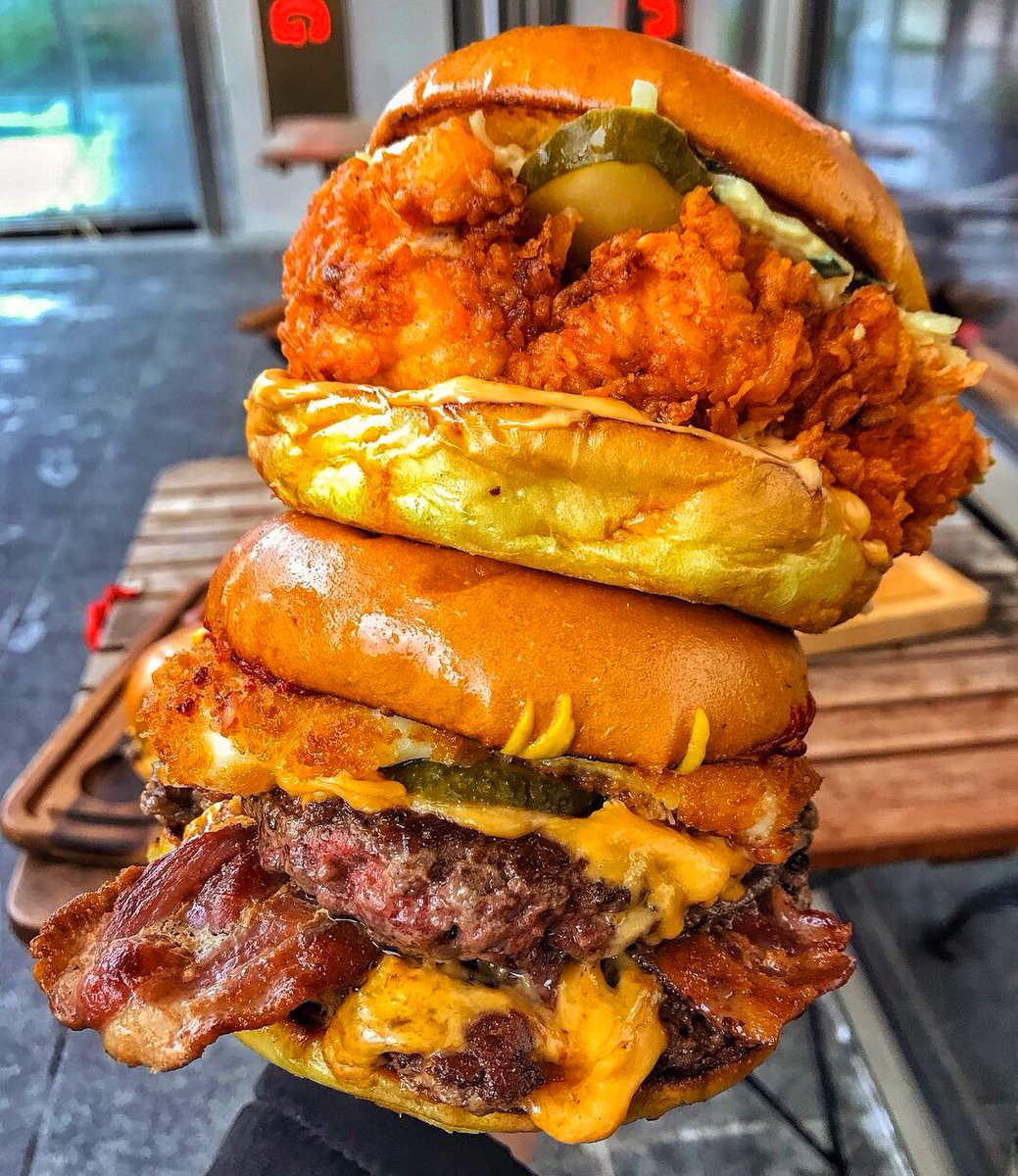 Finish your weekend with Red Dog’s Nashville Hot Chicken and our classic Gooey Louie. Tag a friend that would attack these beasts with the quickness! 📷 @FitWaffleUK