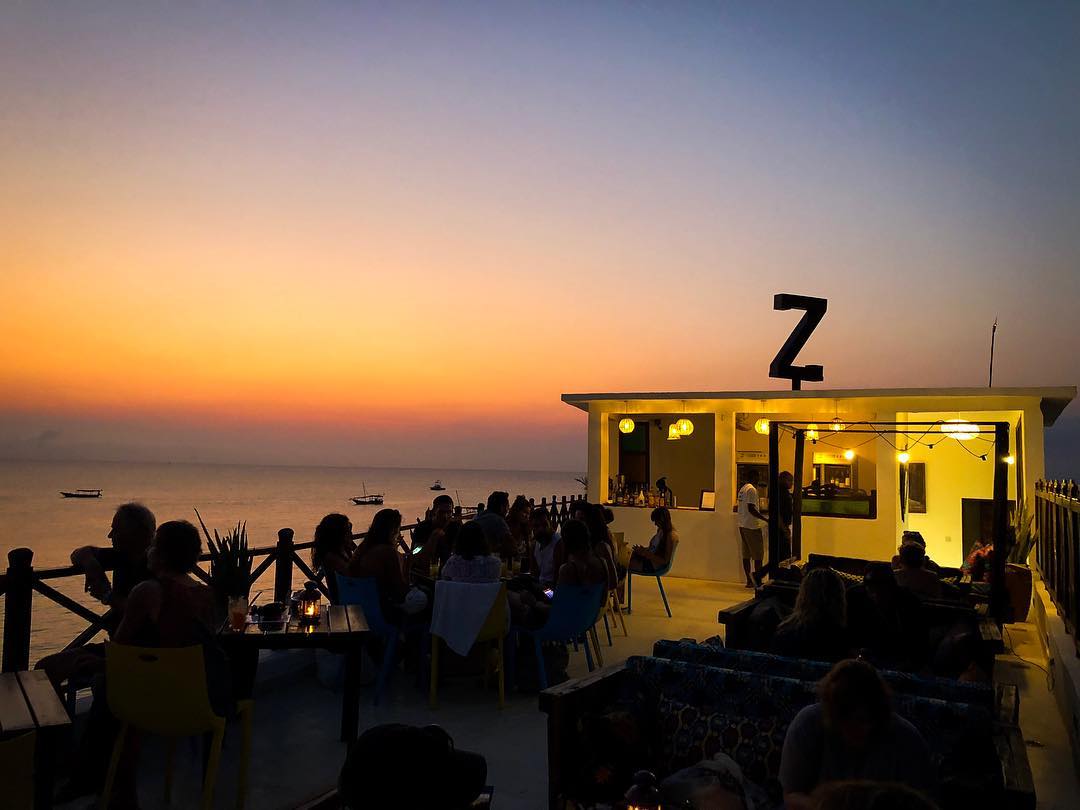 A lively weekend of sundowners at our Rooftops bar, enjoying those unforgettable #Zanzibar sunset moments. 🌅

📷 katetakespix_