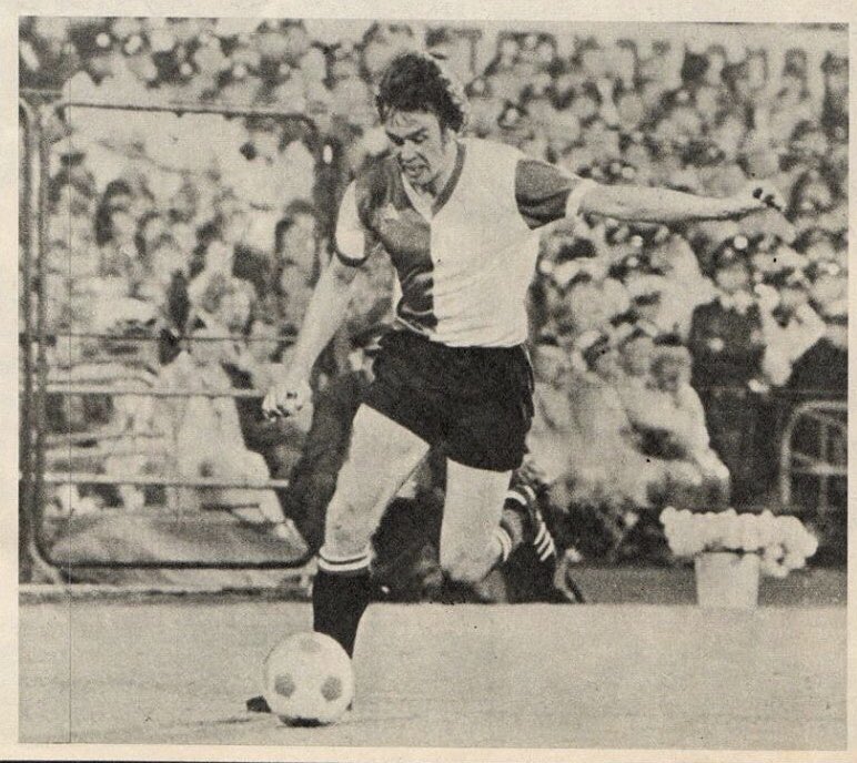 OldFootball11's tweet photo. #PeterRessel #Feyenoord

📷 Voetbal Weekblad, Issue 28, July 8-14, 1972 https://t.co/3SwEQK3KfN
