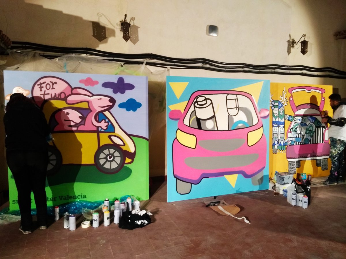 vinyl_eye's tweet photo. El pasado martes 26 de Marzo pudimos asistir a la presentación del nuevo Smart EQ en @conventcarmen Donde pudimos ver en acción a los artistas urbanos. 👌@daviddelimon , @Barbiturikills , @nenawapawapa y @disneylexya
#StreetArt #arteurbano #urbanart #spray #artistas #vinyleye https://t.co/TDmWUpih8r