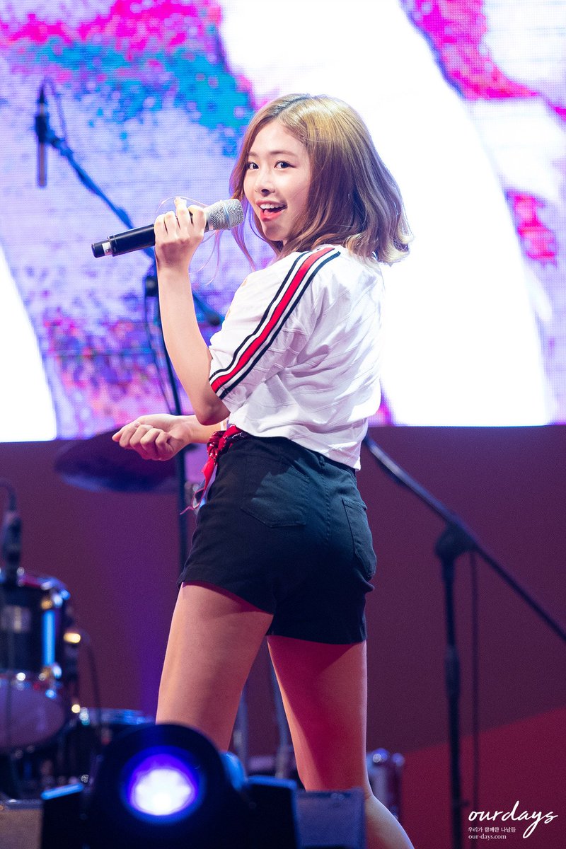 chaewonarchive's tweet photo. 180623 https://t.co/qKzJ7RUbAy