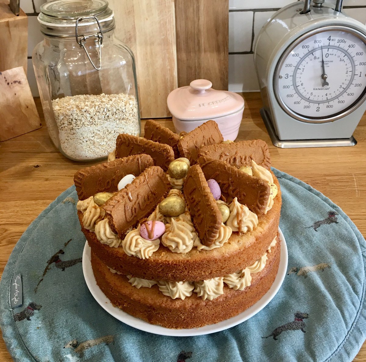 BockingRachel's tweet photo. Days off are for baking 💕🤗 #worklifebalance #biscoffoverload https://t.co/5TreWWf3KY
