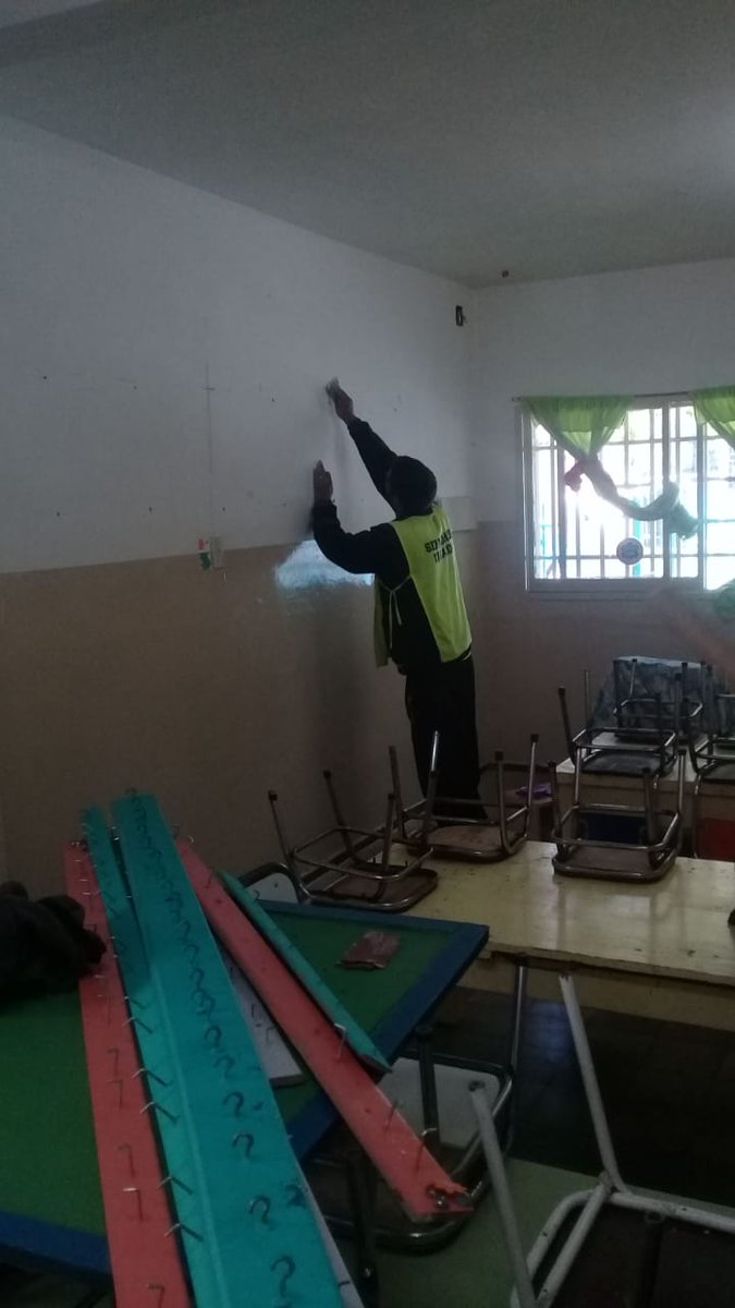 CpcRuta20's tweet photo. ✔ Junto a Servidores Urbanos realizamos  tareas de pintura en Jardín Maternal Larguirucho de B° Suárez . https://t.co/IP6UsPLaSM