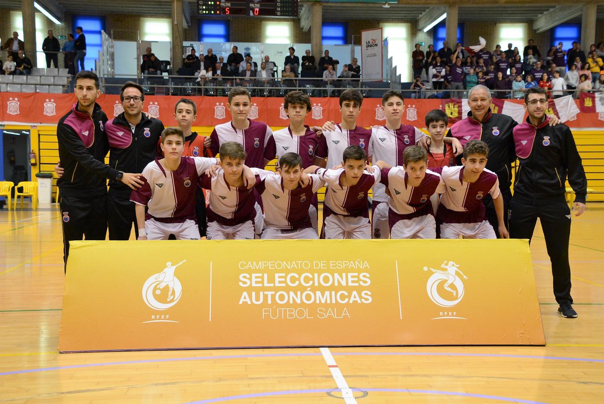 FS_Toledo's tweet photo. SELECCIÓN | FINAL | Cataluña 5-3 Selección Infantil Masculina @FFCM_Futbol (Paco, Álex, Rubén) No pudo ser y la Selección de @quique_hb se proclama SUBCAMPEONA DE ESPAÑA. Enhorabuena a todos por el brillante Campeonato realizado. Andreu, Diego y Rubén muchas felicidades #CptoESP https://t.co/XpQbXQUtCp