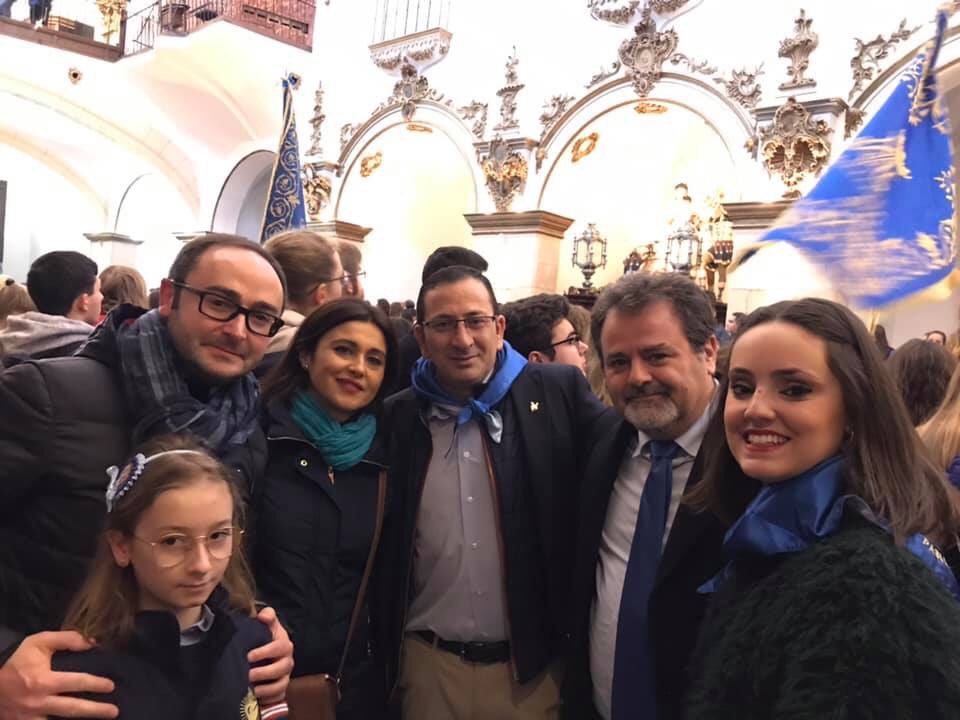 IreneJodar's tweet photo. #AnuncioAzul ¡Viva el Paso Azul! La lluvia no ha podido con el sentimiento y el fervor de los azules. Hoy anuncio en San Francisco junto a lo más grande, la Virgen de los Dolores 💙💙 https://t.co/DEX4x1HOzv