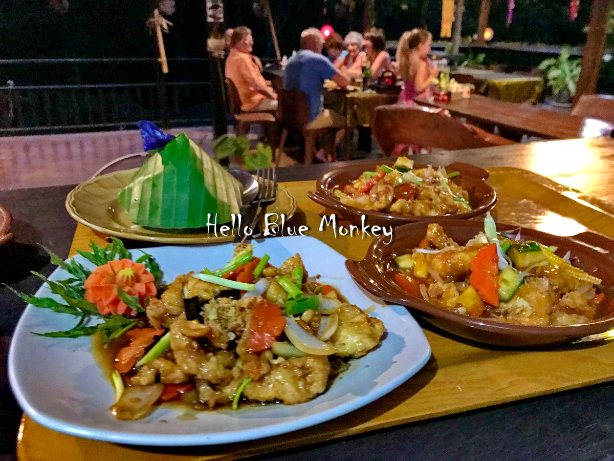 HelloBlueMonkey's tweet photo. https://t.co/ihI0iV1Kem
#hellobluemonkey #thaifood #Curry #yummy #authenticthaifood #passionante #ThursdayThoughts #chicken #cashewnut #fruitshake #carving #aonang #krabi #thailand #thai #kitchen #jungle #stirfried #rice #bananleaf #lovefood #food https://t.co/I9puRfU9Ac