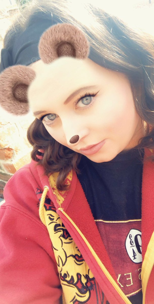 suzi_2k9's tweet photo. @wbtourlondon today its all about gryffindor #3timesacharm #6pmtour #excited #hogwartshereicome https://t.co/utNyH4OOdG