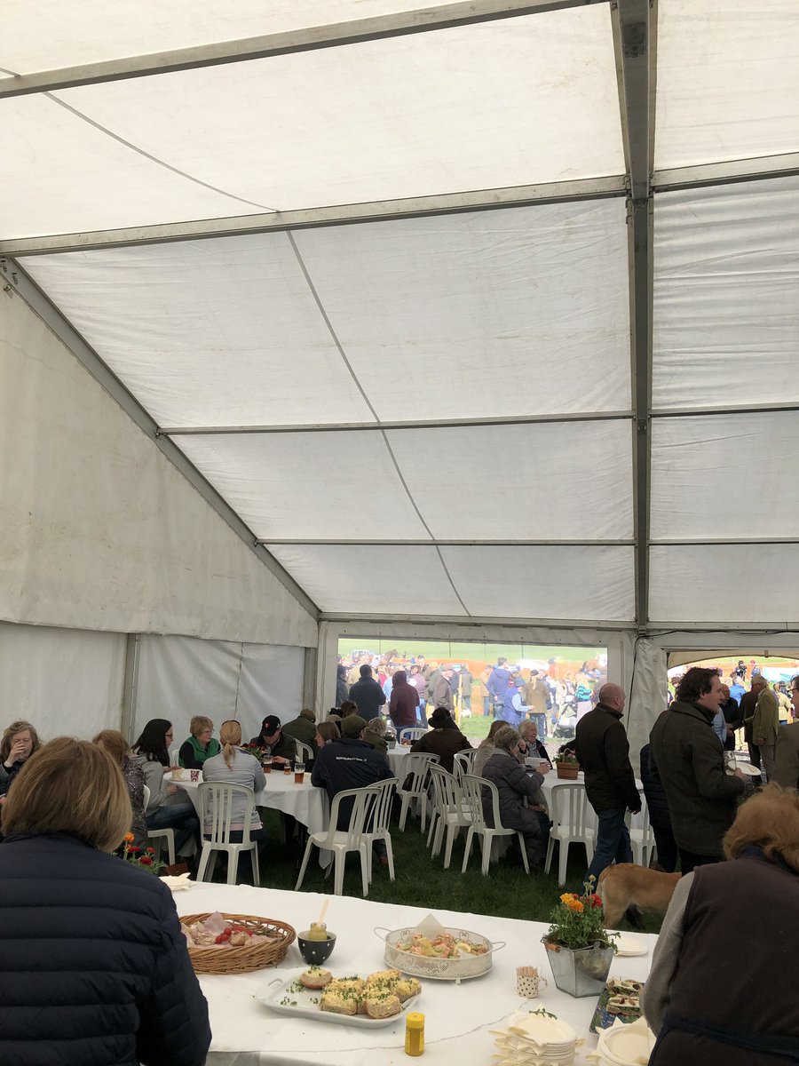 CWSolicitorsLLP's tweet photo. We are enjoying a fabulous afternoon with @YorkshireP2P at the @MiddHuntp2p today. Sun is shining and everyone is having a great time #comepointing #gopointing #P2P #yorkshire https://t.co/k00cHEHKod