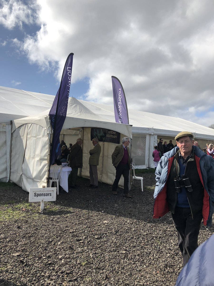 CWSolicitorsLLP's tweet photo. We are enjoying a fabulous afternoon with @YorkshireP2P at the @MiddHuntp2p today. Sun is shining and everyone is having a great time #comepointing #gopointing #P2P #yorkshire https://t.co/k00cHEHKod