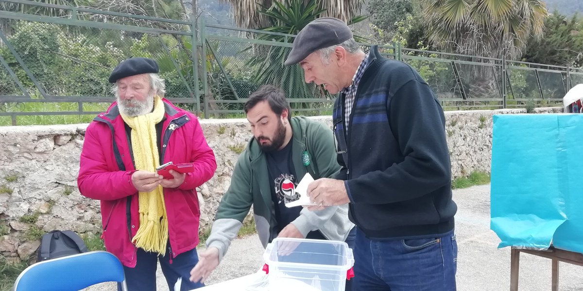 ainacomasdelgad's tweet photo. @AlternativaArta @valldemossa_vqv @ReferendumUib @alternativa_per @ateneuesporles @enricb @ocbcat @mariafust @RadioArta107_9 @revistabellpuig @rosacursach @margalidacap @tonialorda @MarinaWillrain @josepdeluis @gatamoix @AguiloFerran @ArtaOcb @laliferrer @CDR_Mallorca @EsFiblo @elmundobaleares @IB3noticies @mferreranieto A Valldemossa donant suport companys i companyes d @valldemossa_vqv en la celebració d la consulta popular sobre model d'estat. Èxit d participació. 97 a favor d la República, 25 a favor d la Monarquia i 1 vot blanc.
#Valldemossa #FestaDeLaDemocràcia
A Artà proper dia 7 votarem. https://t.co/Aady5GG39e