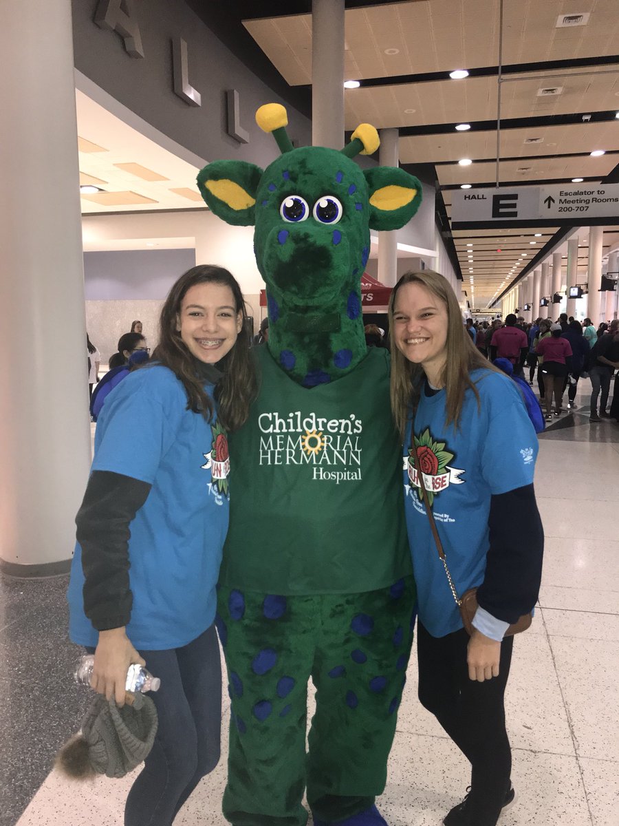 AidanCathleen's tweet photo. Ready to cheer with @torishirk_ at the #RunfortheRose ! @DrMarnieRoseFdn @memorialhermann https://t.co/g7xUN30FOs