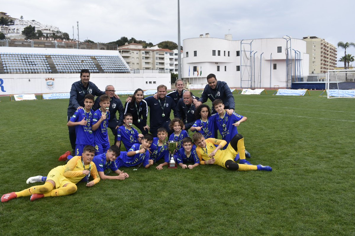 LA SELECCIÓN DE GRANADA DE FÚTBOL ALEVÍN  CAMPEÓN DE ANDALUCÍA. 
La S. Granadina  de fútbol Alevín se ha proclamado esta mañana en Almuñécar (Granada) Campeón de Andalucía en  Campeonato de Andalucía de Selecciones Provinciales  al vencer en la final a  la S. Sevilla por 3-1.
