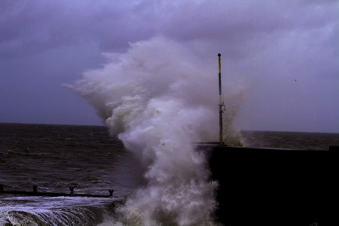 Sea was quite rough 
#westwalescoast #Aberaeron #roughsea