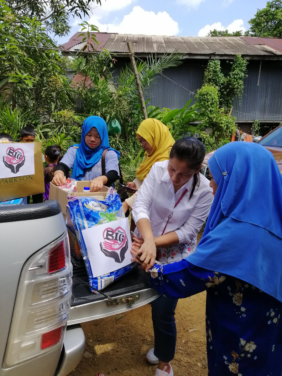 FerlitaUbara73's tweet photo. Upko Libaran bersama team #BIG_Heart menyampaikan sedikit sumbangan barang² keperluan kpd makcik Puteh di Kg Garinono Bt 25 
#InspirasiLibaran
#BIG_Heart
#UpkoLibaran https://t.co/azzUDAbctm