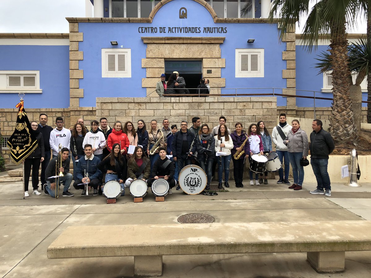 Hoy hemos colaborado con <a href="/FEALTA/">FEALTA</a> en un pasacalles mañanero con motivo del día mundial del teatro. 🎭🎼🎺🎷