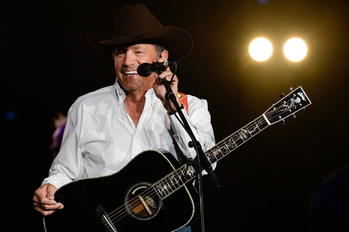 GeorgeStrait's tweet photo. Atlanta, how about that show?! What a way to celebrate the release of the new album, #HonkyTonkTimeMachine!

Photos: Rick Diamond https://t.co/BCpV4zoKbA