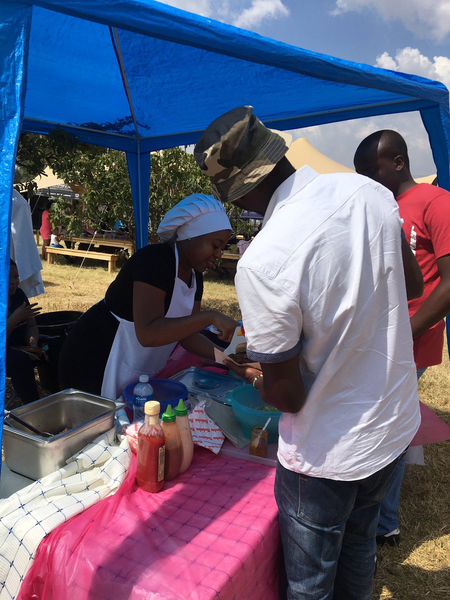 inclusiion_za's tweet photo. From Cash to Cashless in secs with @uKheshe π₯ @ the @brownsense market
#ThumaMina we are Digitizing Small Business Owners in #SouthAfrica who were ONLY accepting cash!
#FinancialInclusion #GoCashLessChallenge
Dial *134*82274#
SignUp TODAY #NeverMissASale
Referral ID: 1529 https://t.co/P17FPMBbFs