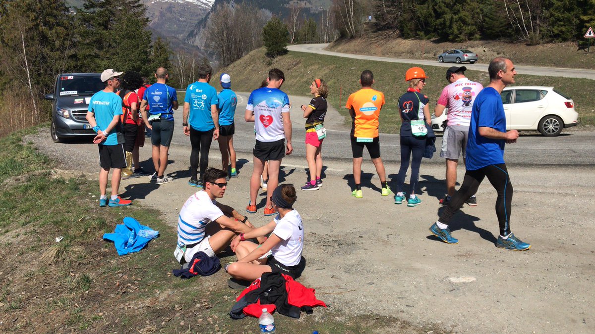 Le coureur Transform vient de passer le #relais à son équipier au km 3 vers @LesArcs 👍🏻 les coureurs des autres équipes de <a href="/LaCourseduCoeur/">La Course du Coeur</a> attendent avec impatience 🤪🤪 de rejoindre le sommet ! #cdc19 #dondorganes