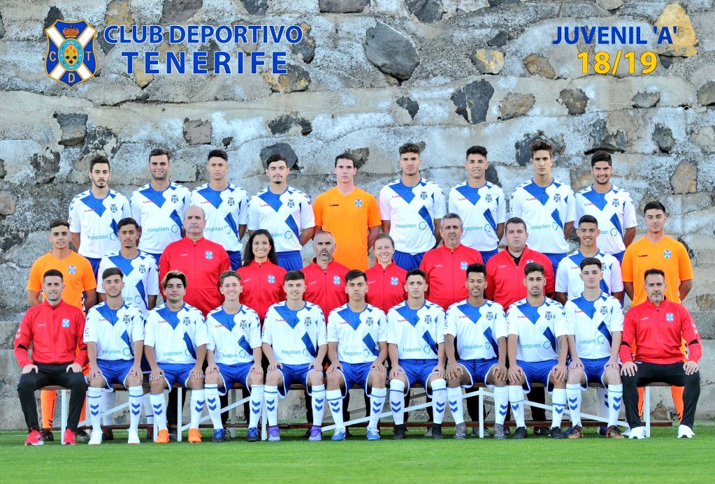¡Campeón 🏆!

El #JuvenilA del #CDTenerife logra el título del Grupo 6 de la #DivisióndeHonor 18/19.

¡Enhorabuena a toda la plantilla, cuerpo técnico y #fútbolbase #blanquiazul! 👏👏👏

#CanteraCDT #TúNosHacesMejores