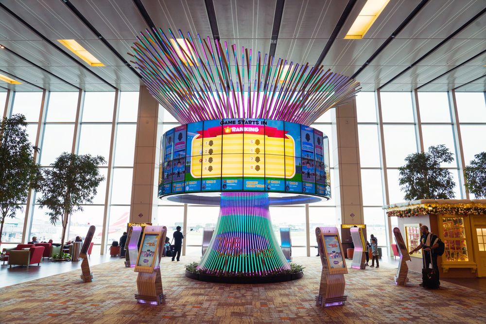 UrsBolt's tweet photo. π« The world's best airport is... #Singapore. Again.
Changi #airport topped the #Skytrax ranking for the 7th straight year.
US #airports are no-shows in the #Top10, Denver is highest placed at 32.
@Bloomberg. @airlinequality
https://t.co/fHfyYf5cKU #travel #businesstravel https://t.co/y34fpkyqz0