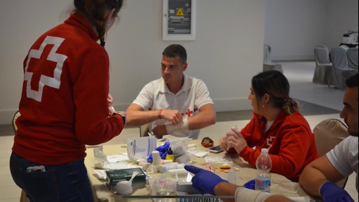 CruzRojaCA's tweet photo. Hoy concluye MUNDO SOS. Le damos las gracias a todos los participantes en estas jornadas tan interesantes y necesarias. Les deseamos un buen viaje de regreso a las 19 provincias de donde provienen. ¡Hasta pronto! #mundosos #cruzrojasos #socorristascruzroja #chiclana https://t.co/H9MWamCVhi