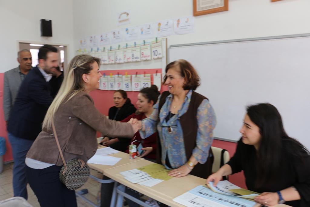 MacAyda's tweet photo. Mustafa Kemal Mahallemizdeki Ali Kaya İlkokulu ve Ortaokulu’nda sandık görevlisi arkadaşlarımızın ellerini sıkarak, başarılar diledik. https://t.co/q0xcbZVmSg