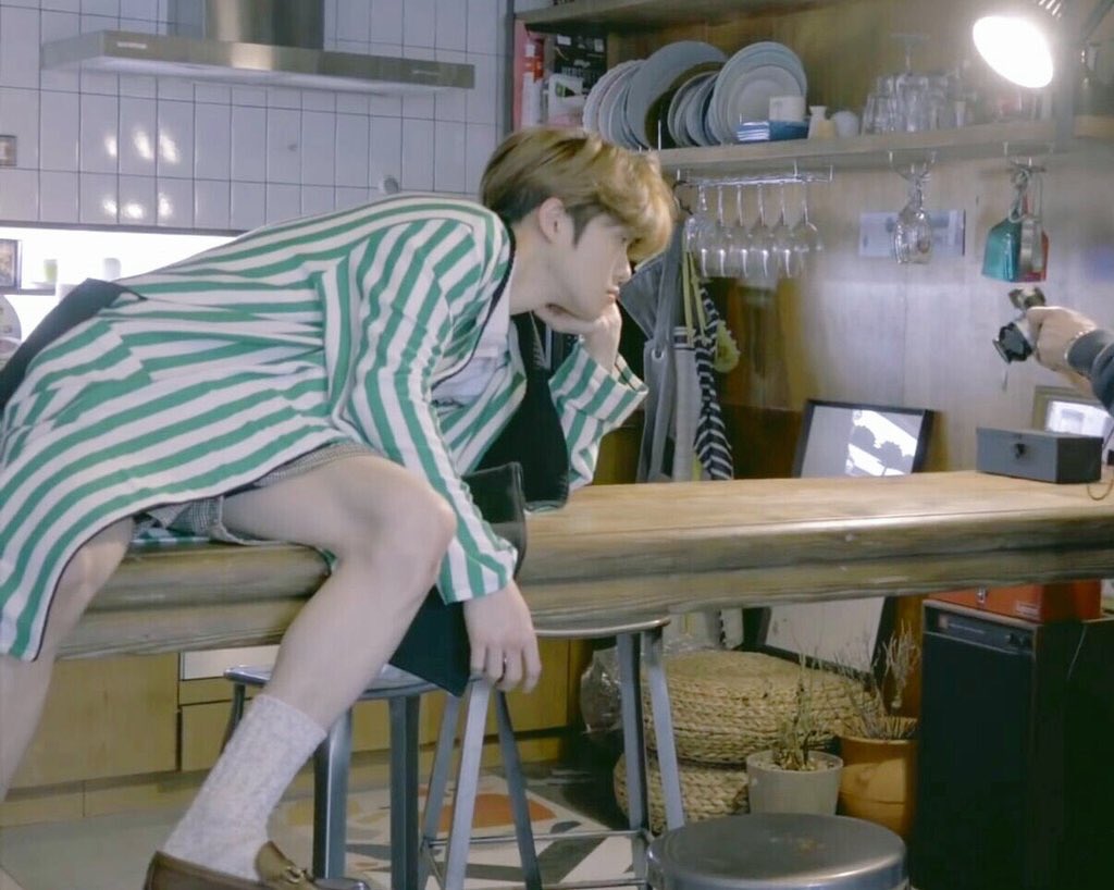 johnjae doing things 🖤💜 tweet media