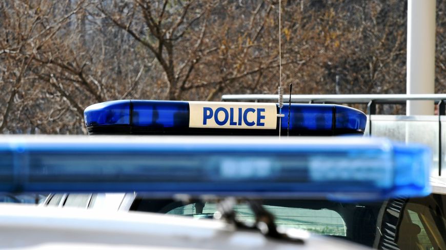 Un corps retrouvé dans les décombres de l'incendie d'un camp de Roms à Toulouse dlvr.it/R1v9PM (FranceBleu)