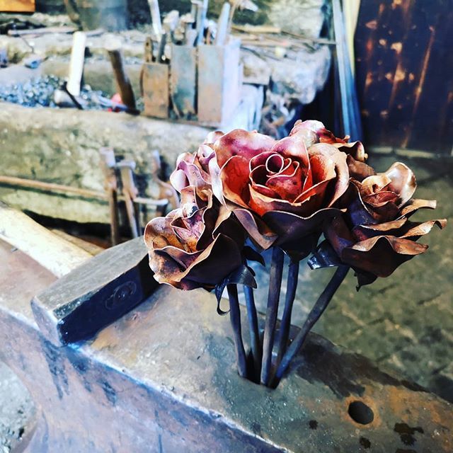 forgeinthemoor's tweet photo. Happy Mother's Day to all the hard working mums out there.

#mothersday #blacksmith #ironwork #forged #roses https://t.co/QAt0aaU7CH https://t.co/eQ4pt1KKTe