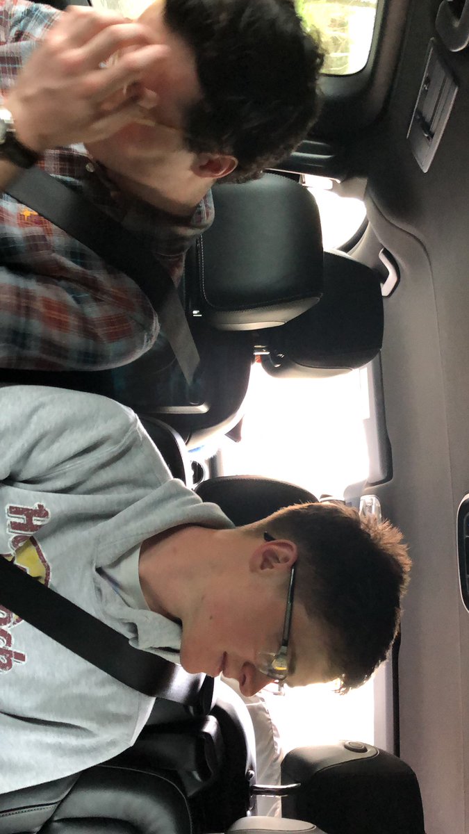 Homeward bound.  5 with skis and bags in a Vito. Squeeze!