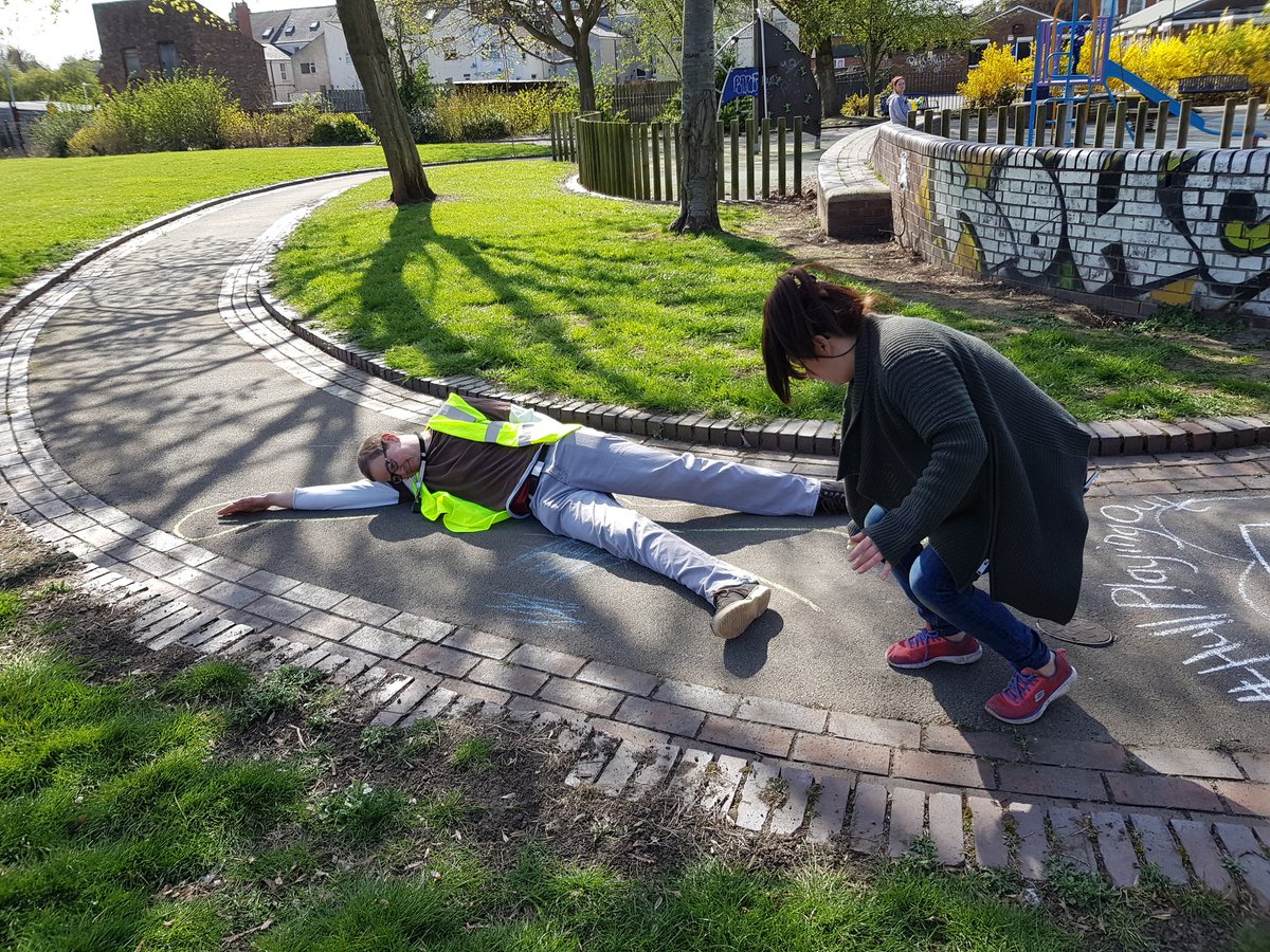 thehullwewant's tweet photo. #thehullwewant having fun & great conversations @GroundworkHull clean up celebration on Bean Street with @matt_8362 helping out being drawn around for #hullplayingout. Is he a dancer or ...eek help Bob the police dog is it a case for CSI? https://t.co/xaJJfEOlhc